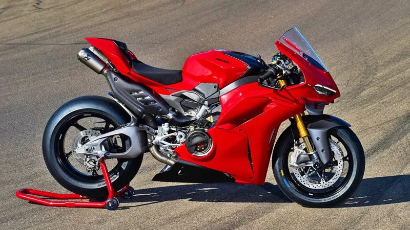 Ducati Panigale V4 2025 lato dx